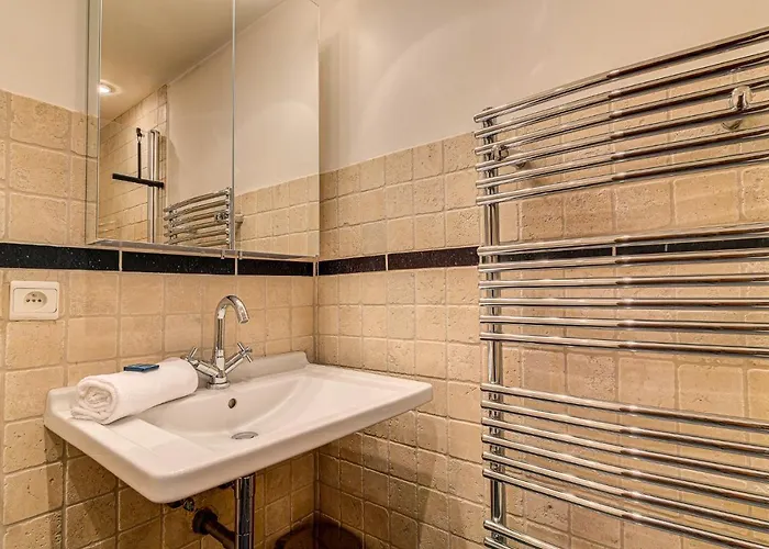 Apartment Les Drus, Alpes Agency, Chamonix, Les Praz, Sleeps 6 * Chamonix